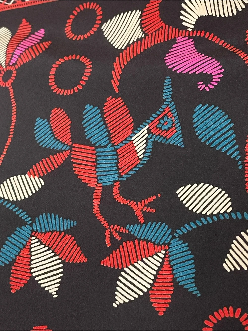 Gorg Vintage Valentino Silk Scarf 30 In Sq Excellent Condition